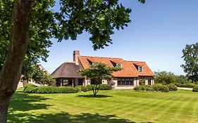 Hoeve den Akker - luxueuze vakantiewoningen met privétuinen en alpaca's nabij Brugge, Damme, Knokke, Sluis en Cadzand